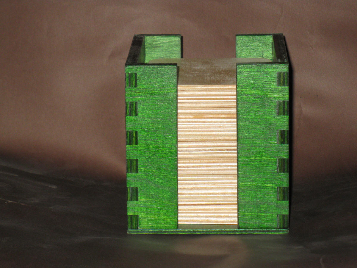 stojan PIKUSA so sklenenými podstavcami